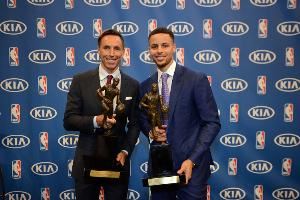 纳什追着库里满场跑几天后就退役？科尔：那是我们进攻体系的开端